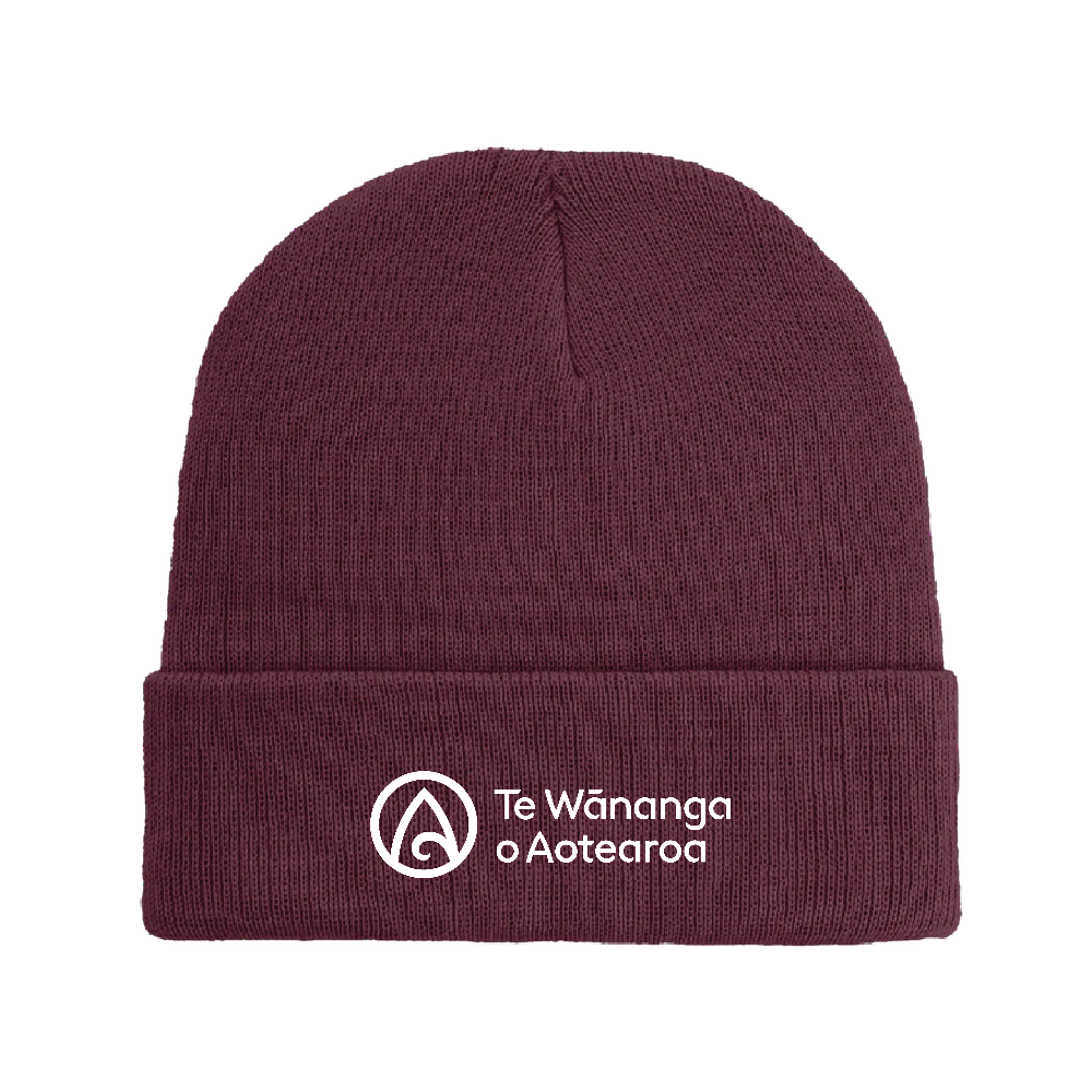 Maroon beanie with 'Te Wananga o Aotearoa' logo on a white background